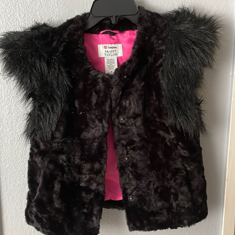 Faux fur vest, dress up any outfit